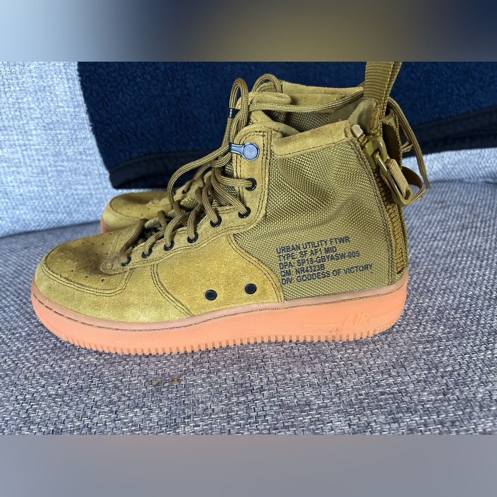 NIKE SF AF1 Air Force Mid Desert Moss